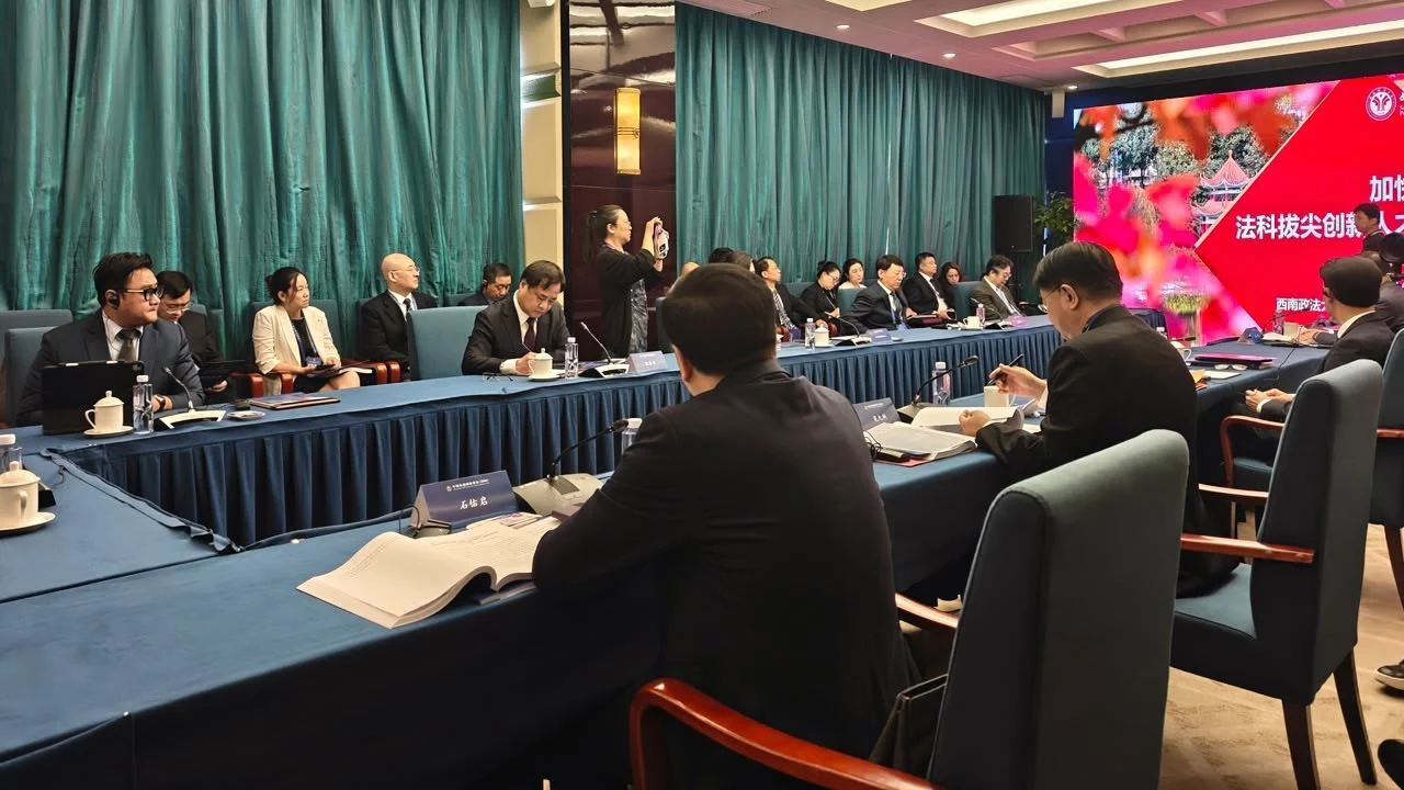 Judicial AI Menjadi Salah Satu Isu Utama Salah satu topik utama adalah perkembangan Artificial Intelligence dalam sistem peradilan. Forum membahas The Shenzhen Model of Judicial AI, dampak teknologi digital terhadap penyelesaian sengketa kekayaan int